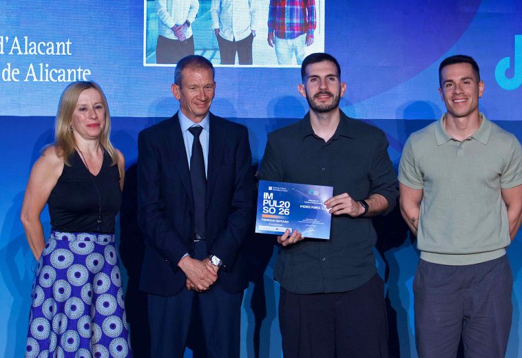 Hydros Power team receiving BIKE-HEI Innovation Award 2026 at Gala Impulso Alicante