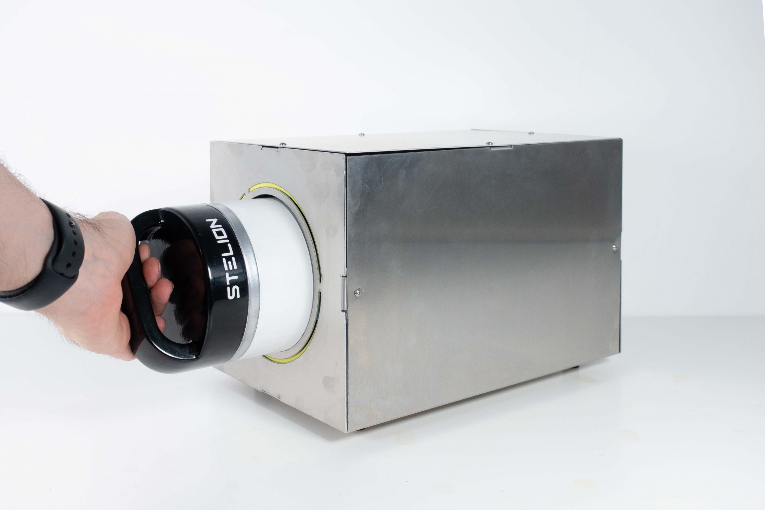 Hydrogen capsule for distribution and supply