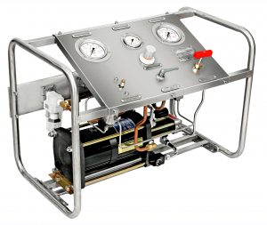 Pneumatic gas booster driven by compressed air