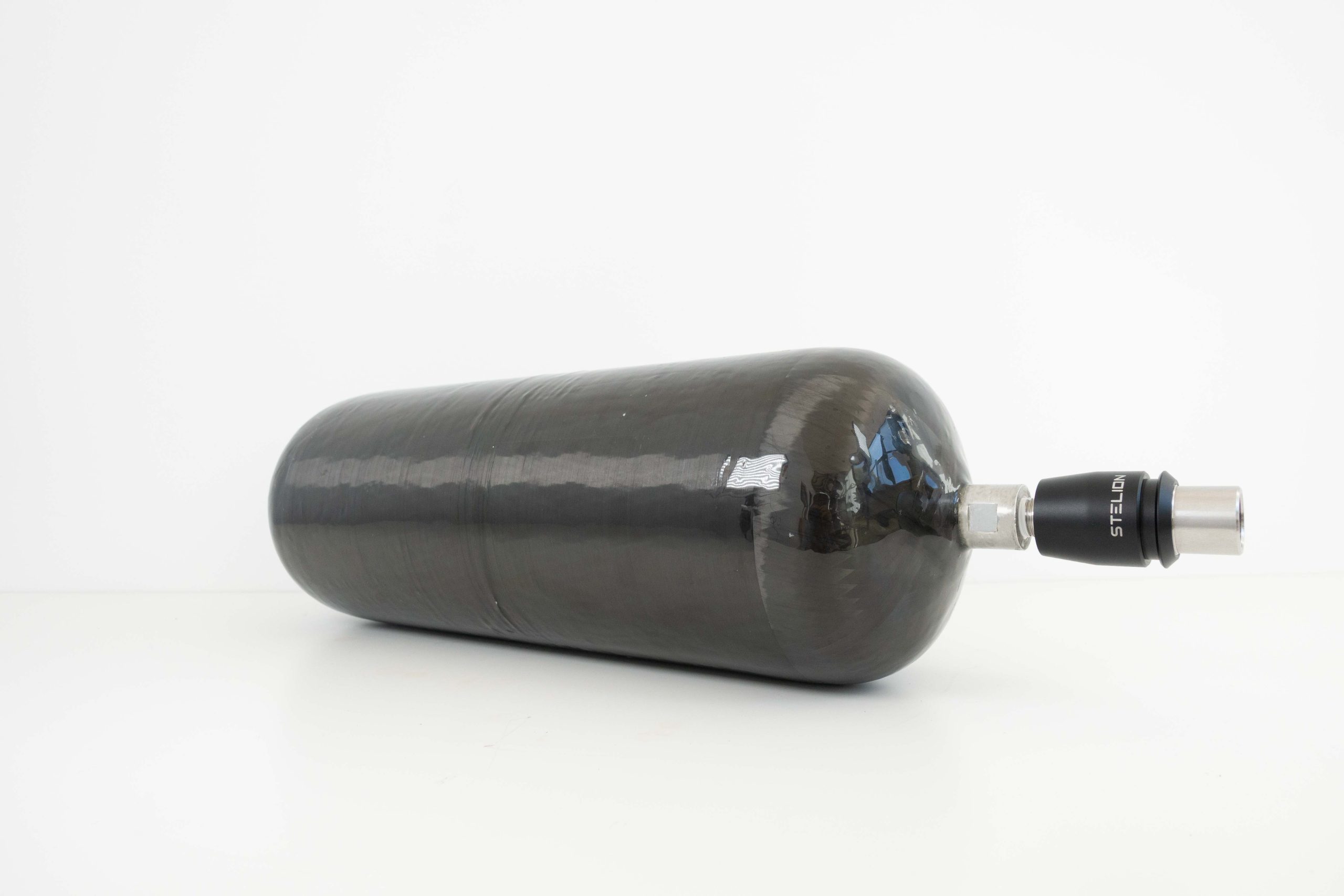 Type IV hydrogen cylinder for high-pressure hydrogen storage